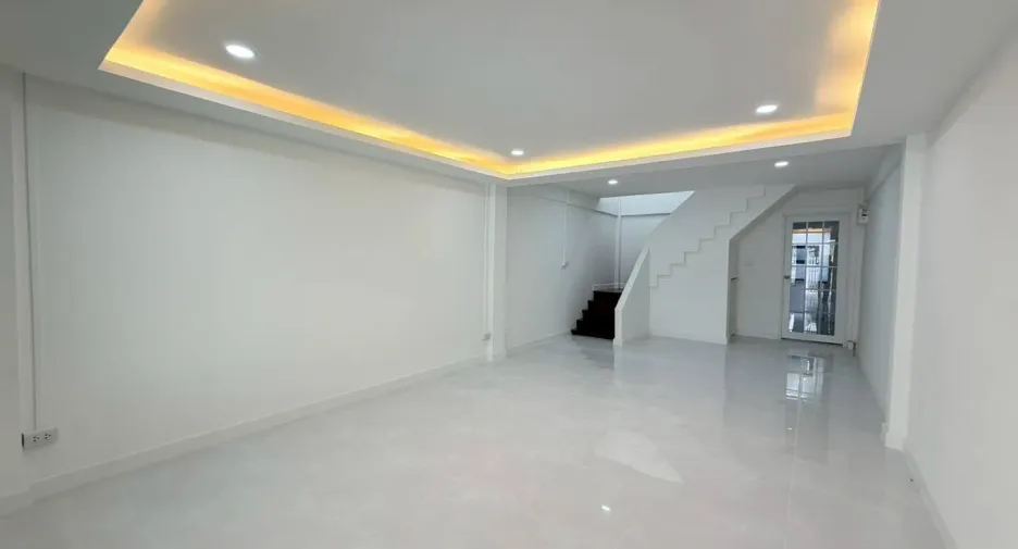 For sale 2 bedrooms house in Lat Phrao, Bangkok