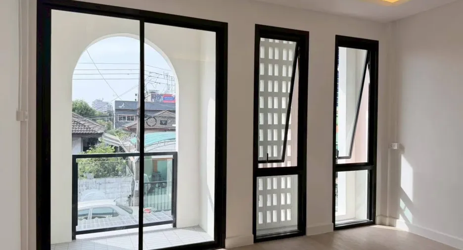 For sale 2 bedrooms house in Lat Phrao, Bangkok