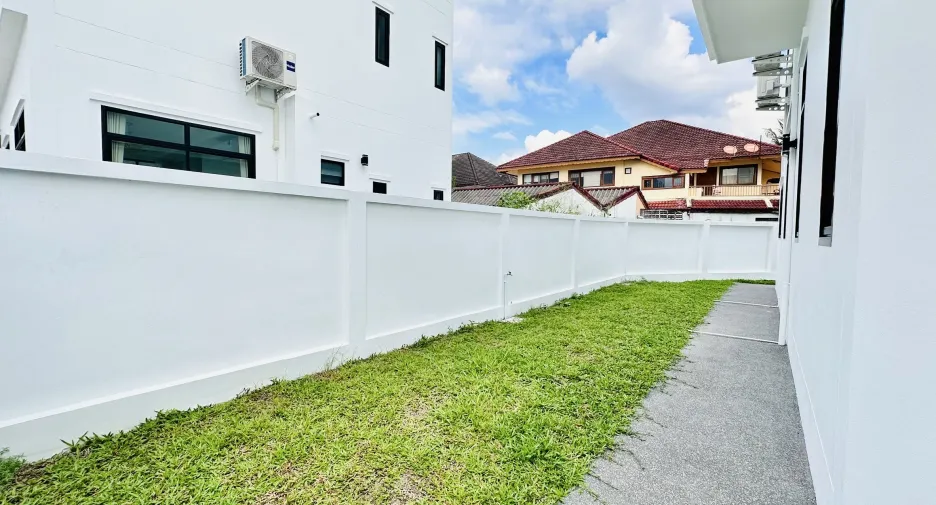 For sale and for rent 4 bedrooms villa in Mueang Chiang Mai, Chiang Mai