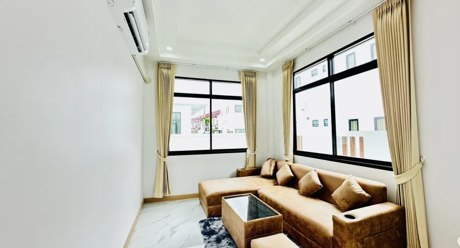 For sale and for rent 4 bedrooms villa in Mueang Chiang Mai, Chiang Mai