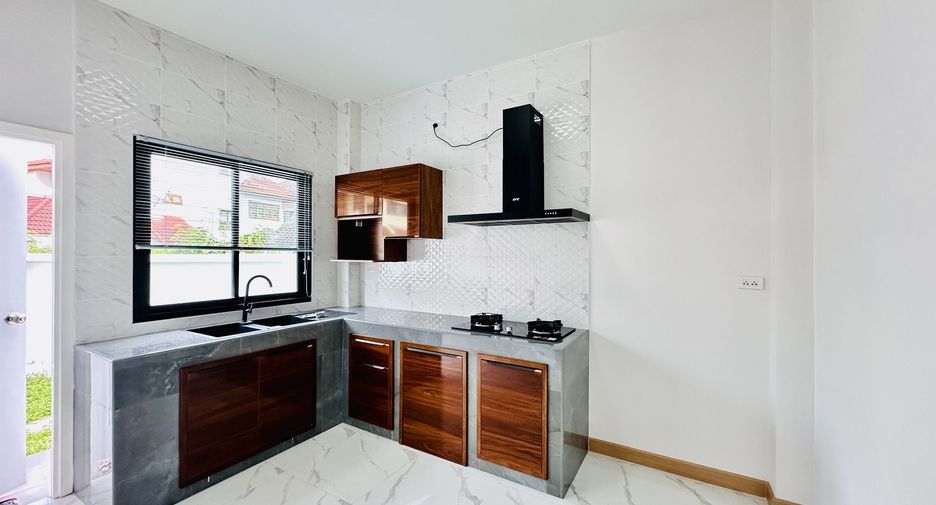 For sale and for rent 4 bedrooms villa in Mueang Chiang Mai, Chiang Mai