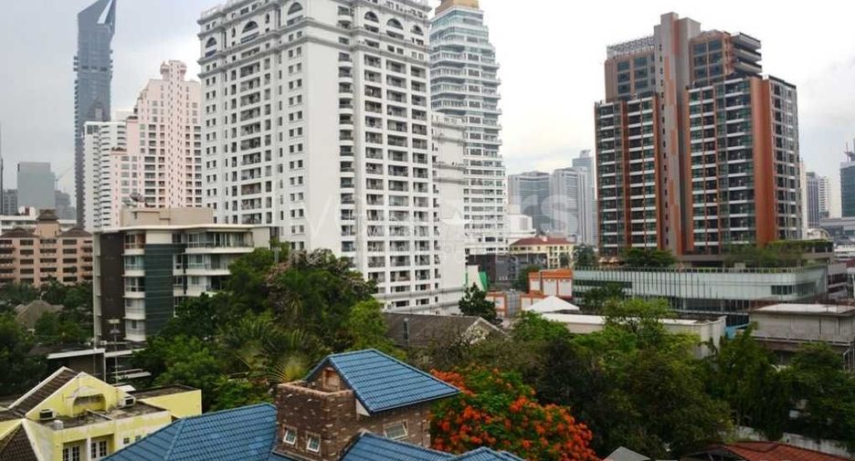 For sale 4 bedrooms condo in Watthana, Bangkok