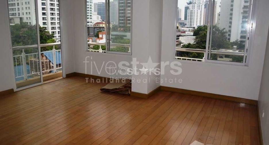 For sale 4 bedrooms condo in Watthana, Bangkok