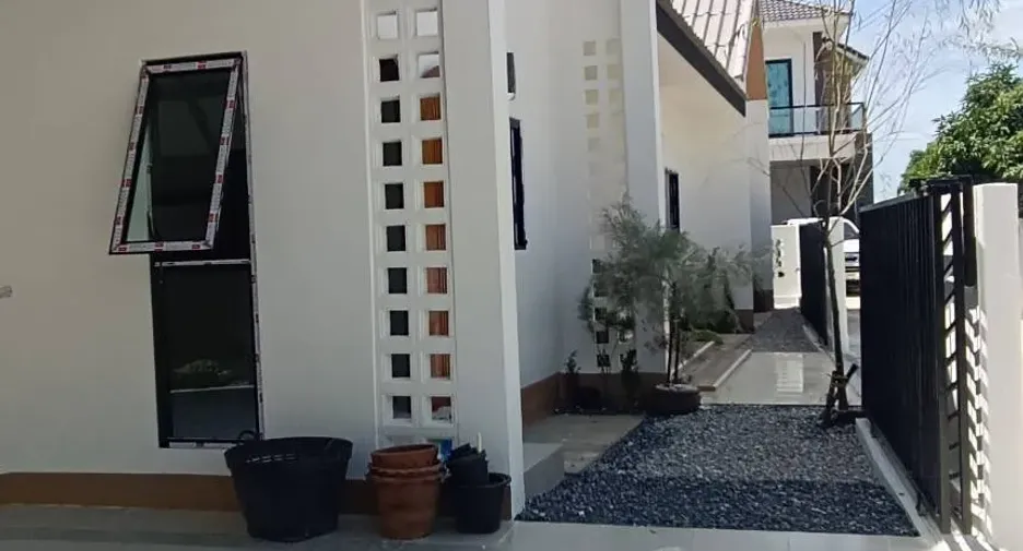 For sale 3 bedrooms house in Mueang Ang Thong, Ang Thong