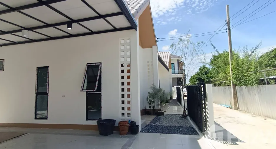 For sale 3 bedrooms house in Mueang Ang Thong, Ang Thong