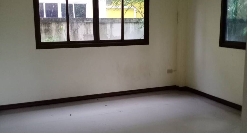 For sale 4 bedrooms house in Mueang Nong Khai, Nong Khai