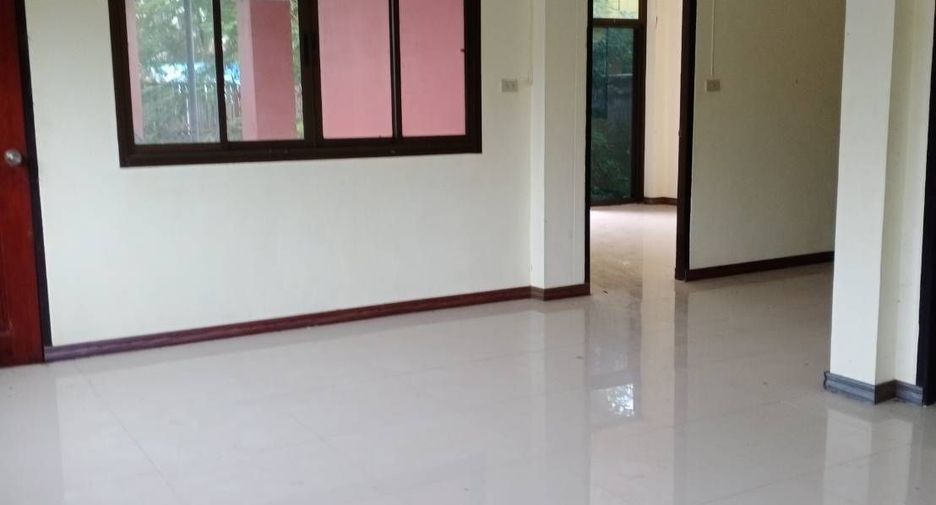 For sale 4 bedrooms house in Mueang Nong Khai, Nong Khai