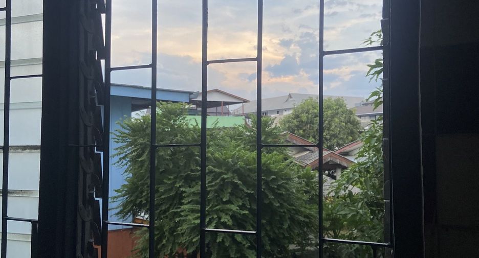 For sale 8 bedrooms retail Space in Mueang Chiang Mai, Chiang Mai