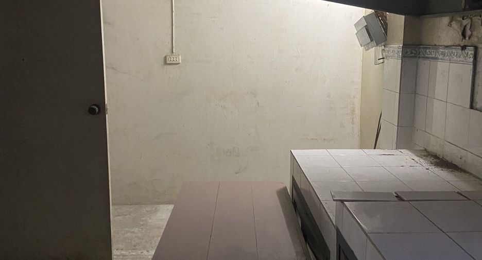 For sale 8 bedrooms retail Space in Mueang Chiang Mai, Chiang Mai