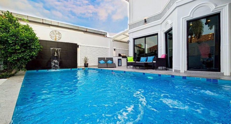 À vendre et à louer 5 chambres villa à Bang Lamung, Chonburi