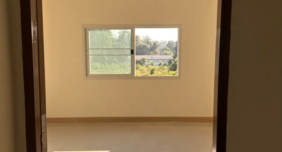 出售 2 卧室 联排别墅 在 Ban Pong, Ratchaburi