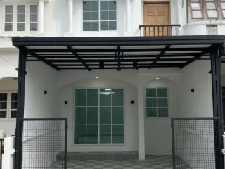 Casa adosada en venta de 2 habitaciones en Ban Pong, Ratchaburi