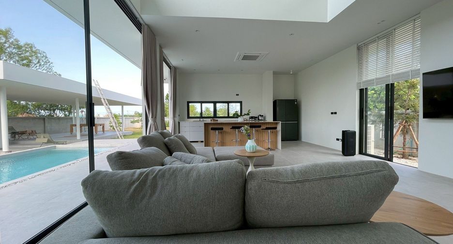 For rent 4 bedrooms villa in Cha Am, Phetchaburi