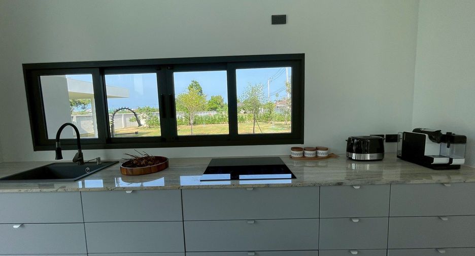 For rent 4 bedrooms villa in Cha Am, Phetchaburi