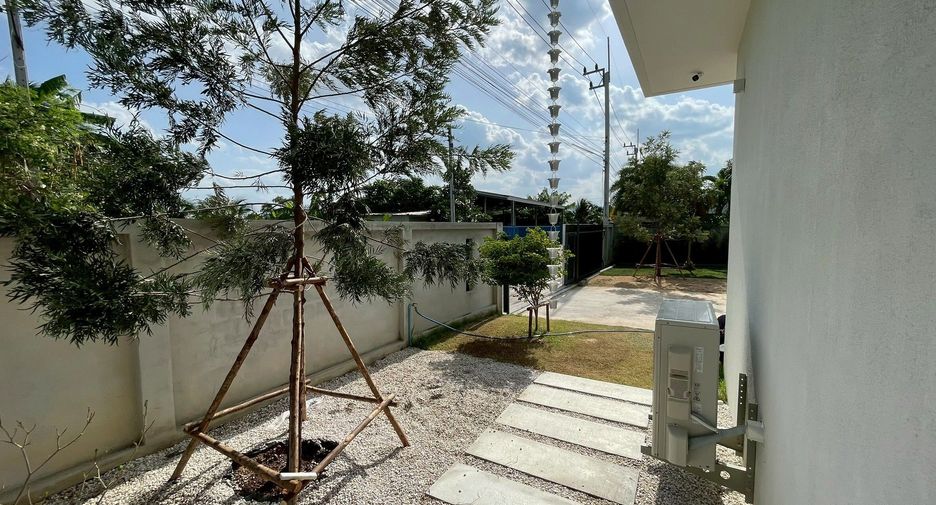 For rent 4 bedrooms villa in Cha Am, Phetchaburi