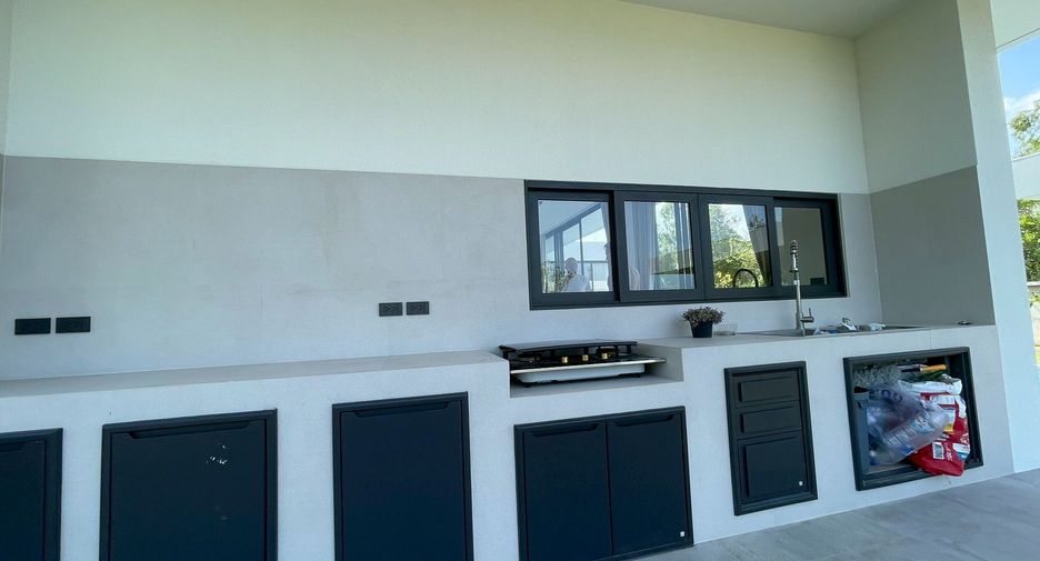 For rent 4 bedrooms villa in Cha Am, Phetchaburi