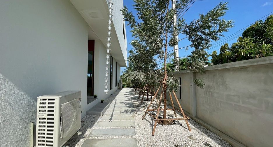 For rent 4 bedrooms villa in Cha Am, Phetchaburi