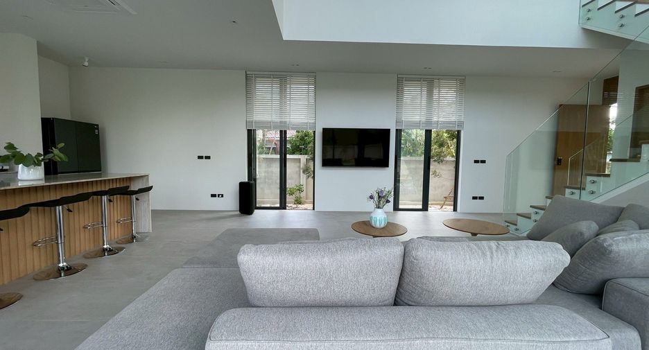 For rent 4 bedrooms villa in Cha Am, Phetchaburi