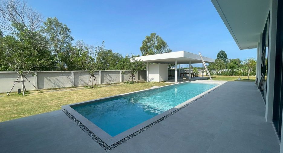 For rent 4 bedrooms villa in Cha Am, Phetchaburi
