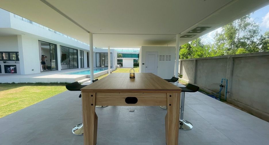 For rent 4 bedrooms villa in Cha Am, Phetchaburi