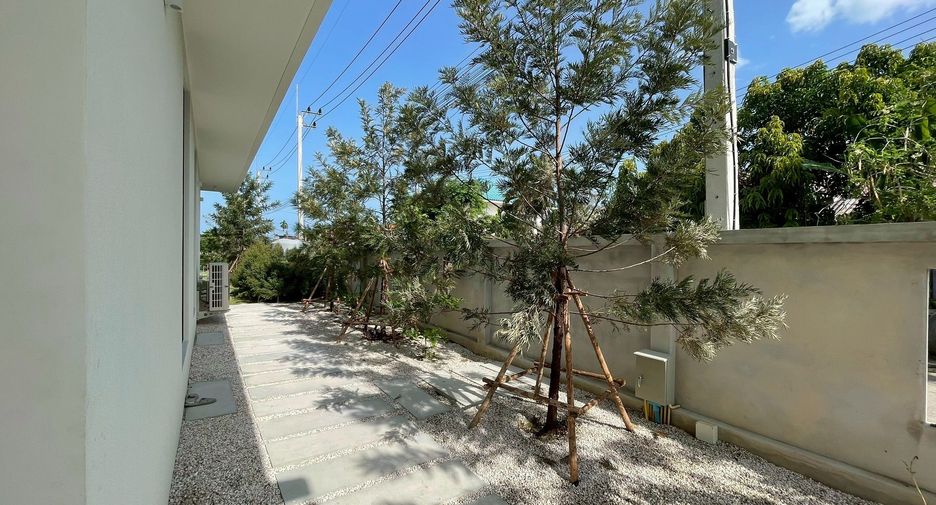 For rent 4 bedrooms villa in Cha Am, Phetchaburi