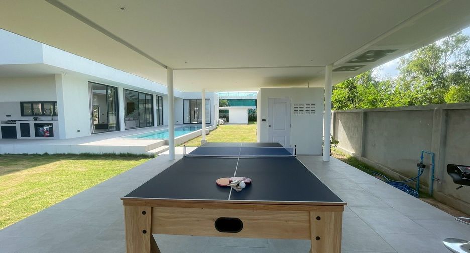 For rent 4 bedrooms villa in Cha Am, Phetchaburi