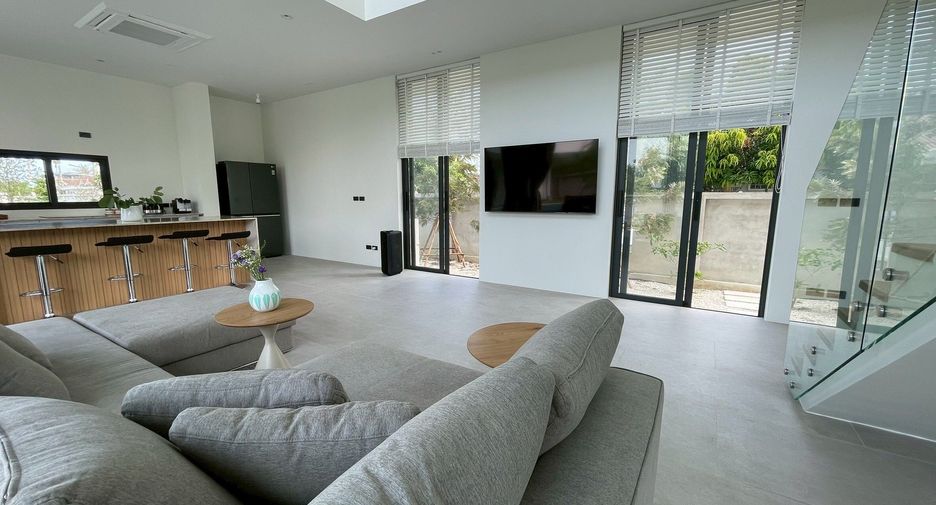 For rent 4 bedrooms villa in Cha Am, Phetchaburi