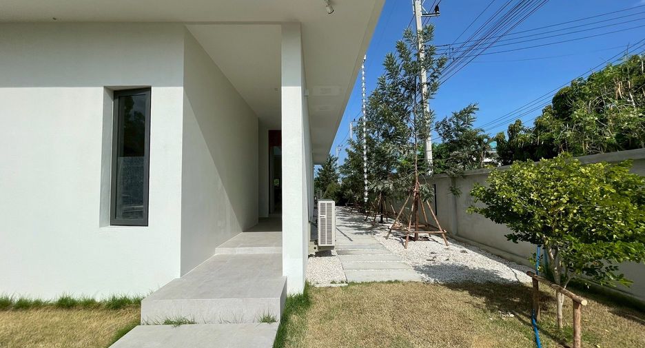 For rent 4 bedrooms villa in Cha Am, Phetchaburi