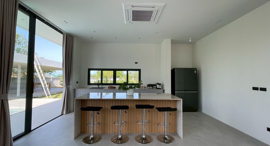 For rent 4 bedrooms villa in Cha Am, Phetchaburi