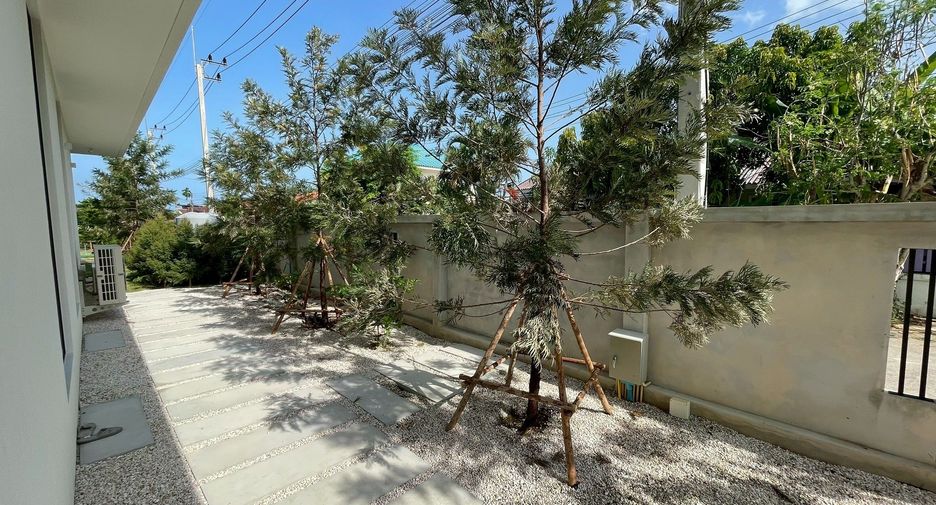 For rent 4 bedrooms villa in Cha Am, Phetchaburi