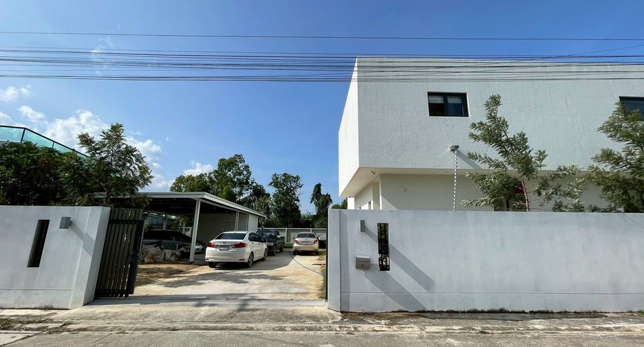 For rent 4 bedrooms villa in Cha Am, Phetchaburi