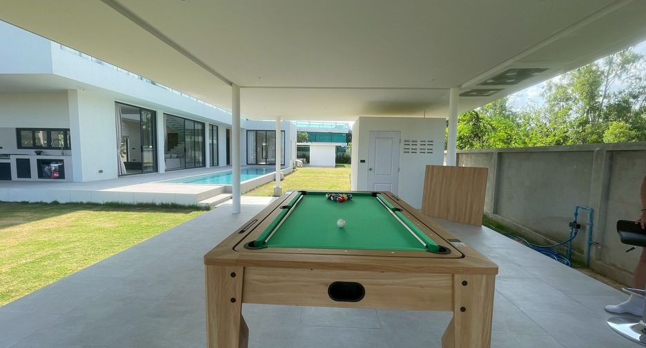 For rent 4 bedrooms villa in Cha Am, Phetchaburi