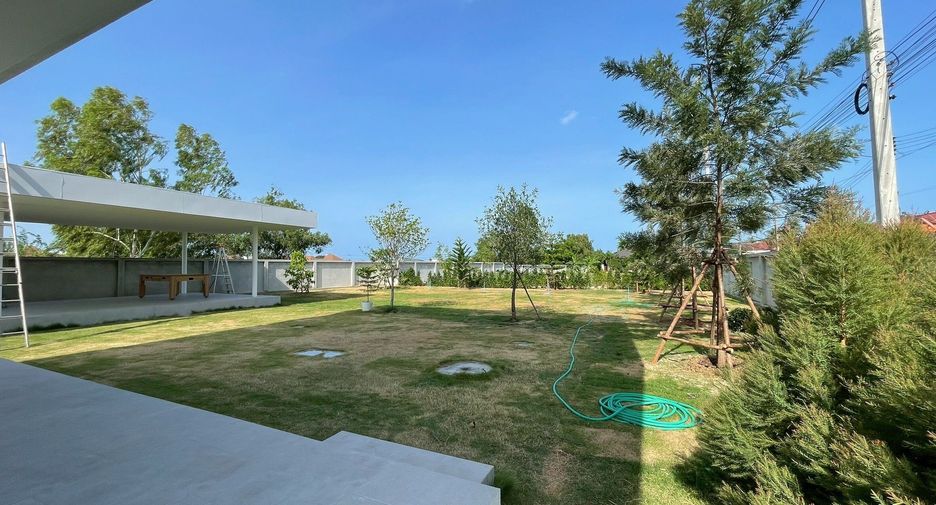 For rent 4 bedrooms villa in Cha Am, Phetchaburi