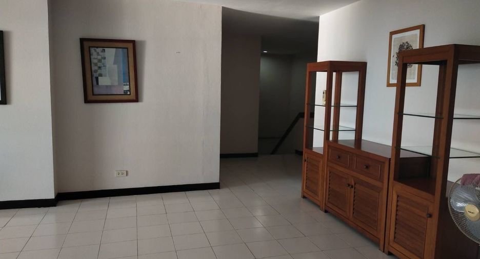 For sale 3 bedrooms condo in Si Racha, Chonburi