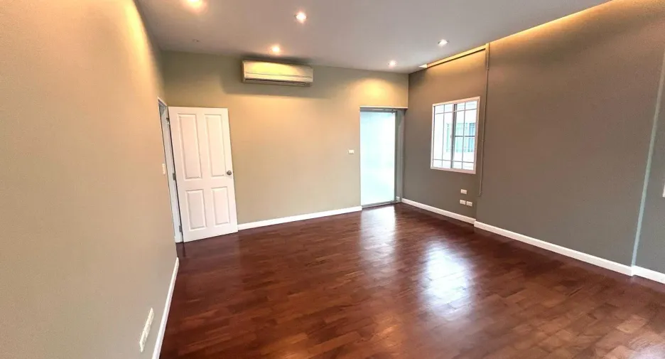For sale 3 bedrooms house in Mueang Samut Prakan, Samut Prakan