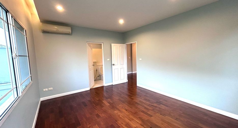 For sale 3 bedrooms house in Mueang Samut Prakan, Samut Prakan