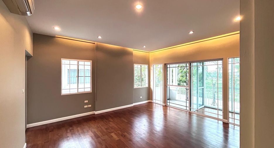 For sale 3 bedrooms house in Mueang Samut Prakan, Samut Prakan