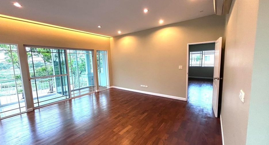 For sale 3 bedrooms house in Mueang Samut Prakan, Samut Prakan