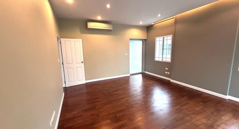 For sale 3 bedrooms house in Mueang Samut Prakan, Samut Prakan