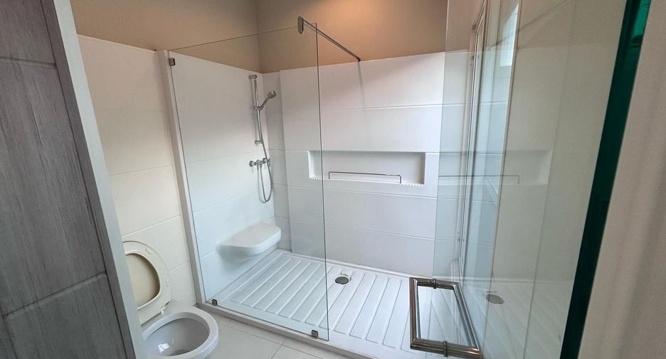 For sale 3 bedrooms house in Mueang Samut Prakan, Samut Prakan