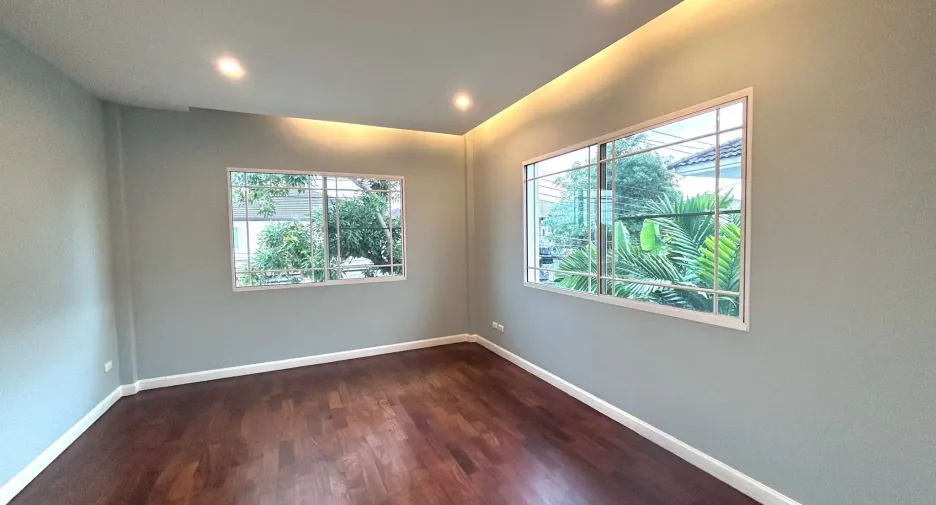 For sale 3 bedrooms house in Mueang Samut Prakan, Samut Prakan