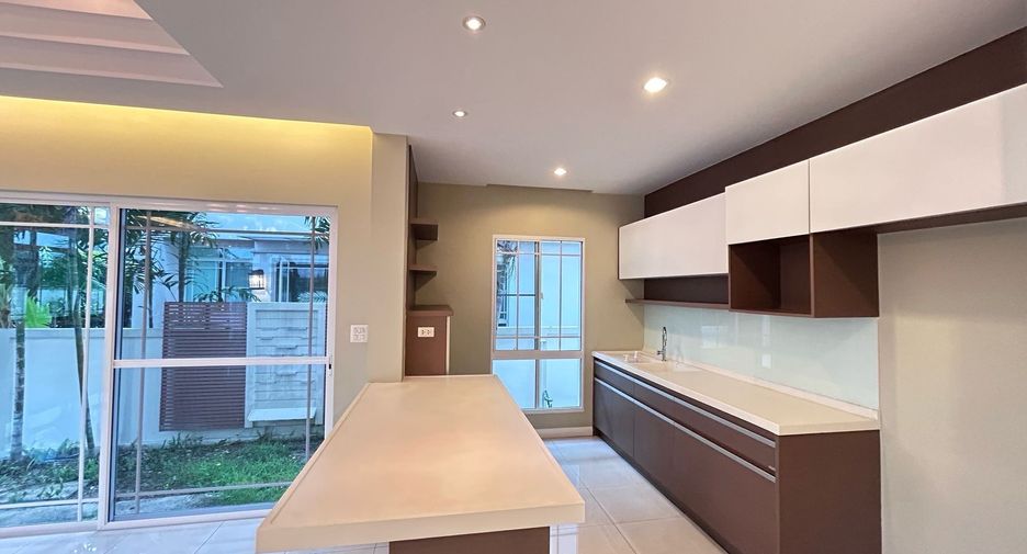 For sale 3 bedrooms house in Mueang Samut Prakan, Samut Prakan
