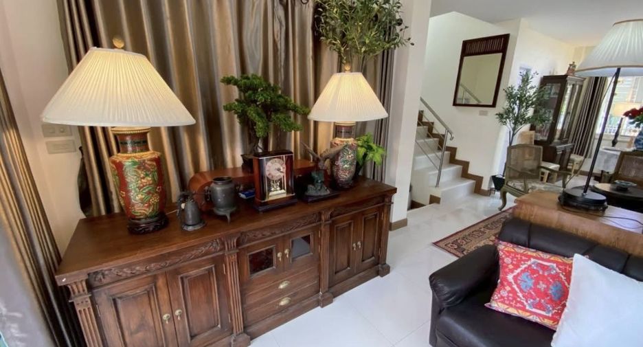 For rent 3 bedrooms house in San Kamphaeng, Chiang Mai