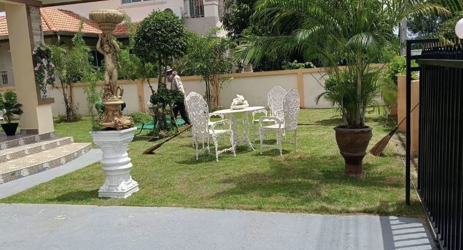 For rent 3 bedrooms house in San Kamphaeng, Chiang Mai