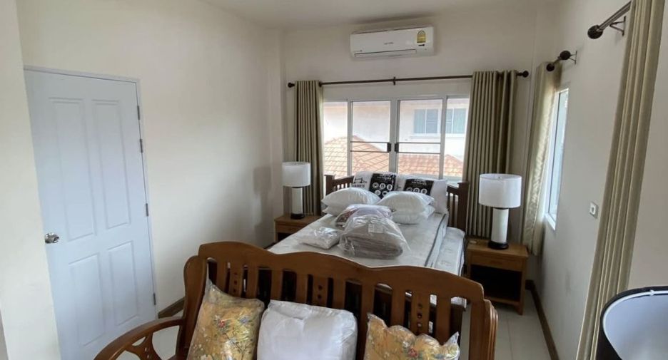 For rent 3 bedrooms house in San Kamphaeng, Chiang Mai