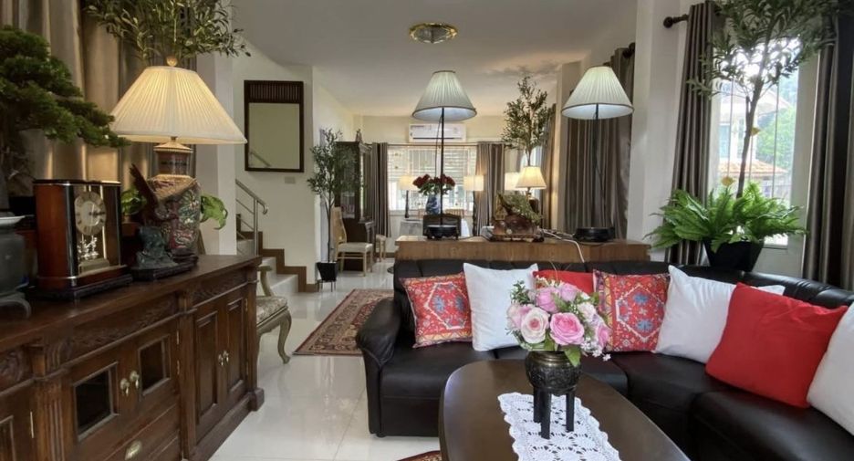 For rent 3 bedrooms house in San Kamphaeng, Chiang Mai