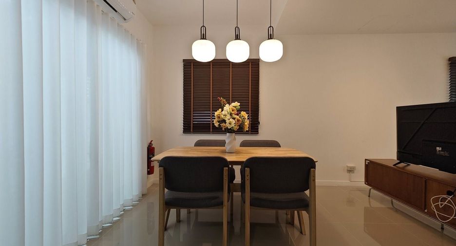 For rent 3 bedrooms townhouse in Mueang Chiang Mai, Chiang Mai