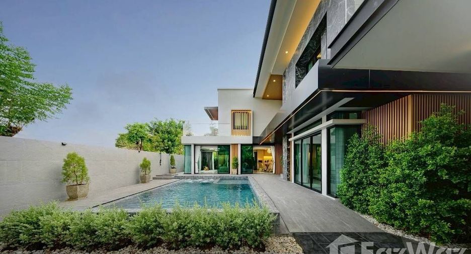 For sale 4 bedrooms house in Mueang Chiang Mai, Chiang Mai