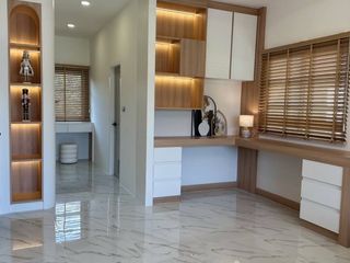 À vendre et à louer 4 chambres maison à Bang Lamung, Chonburi