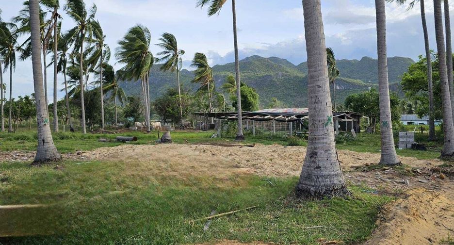 出售 3 卧室 独立屋 在 三百峰, 班武里府